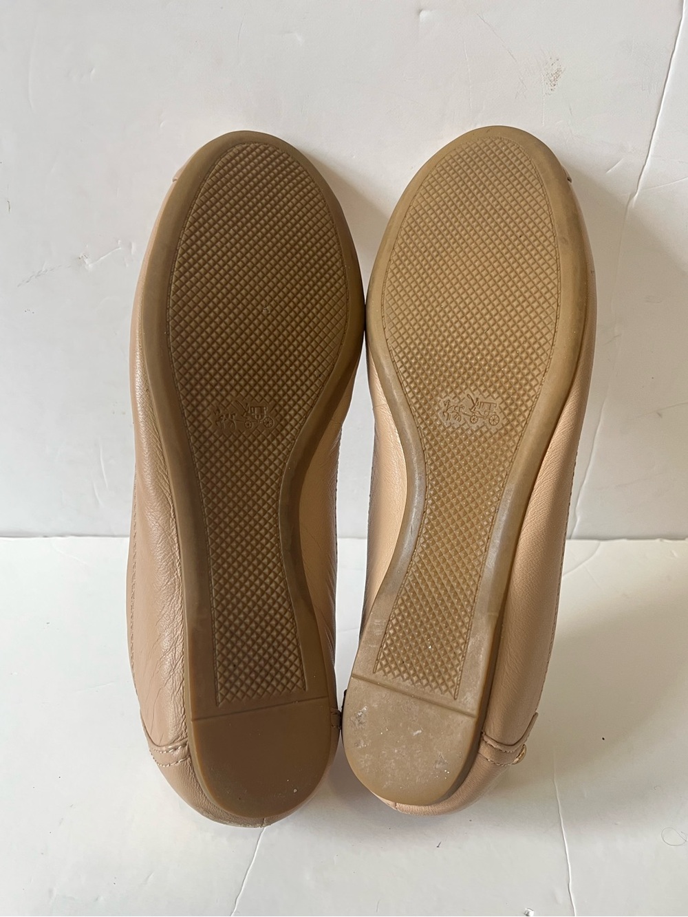 Coach Chelsea cream neutral leather cap toes ballet flats size 7.5B - Picture 7 of 11